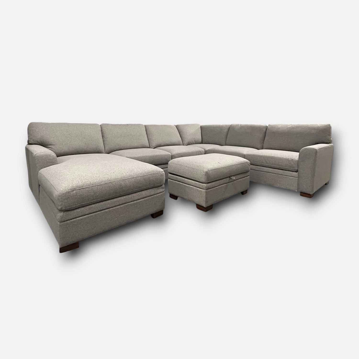 Thomasville Langdon Sectional with Storage Ottoman