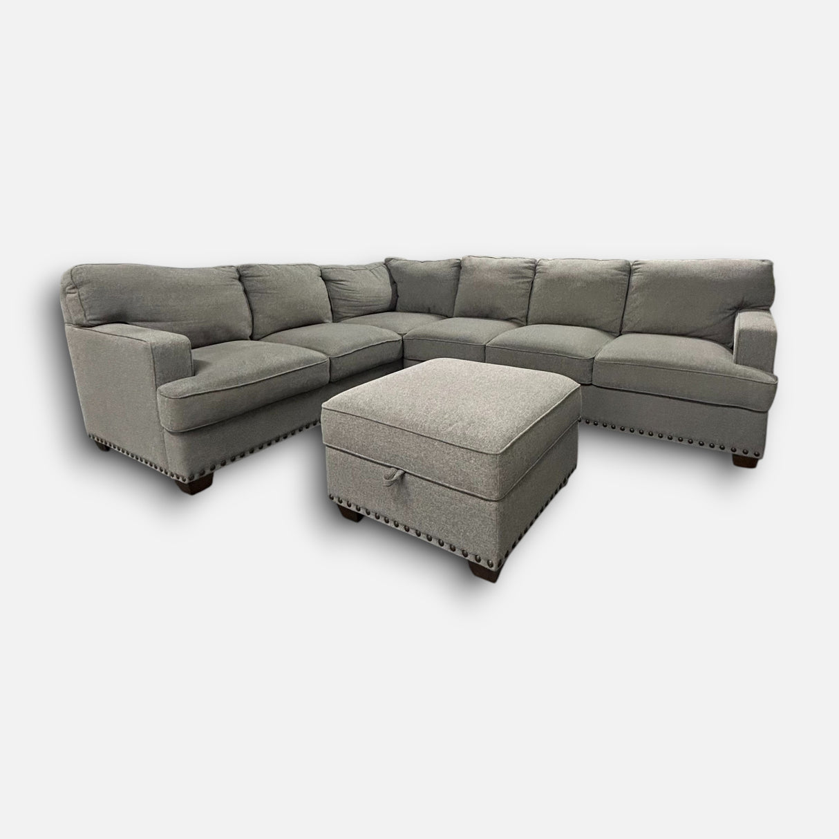 Thomasville Emilee Sectional with Storage Ottoman
